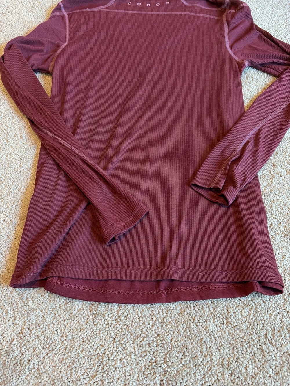Mountain Hardwear Women's Long Sleeve Top Size L Athletic Casual Wear Wine - Picture 11 of 11